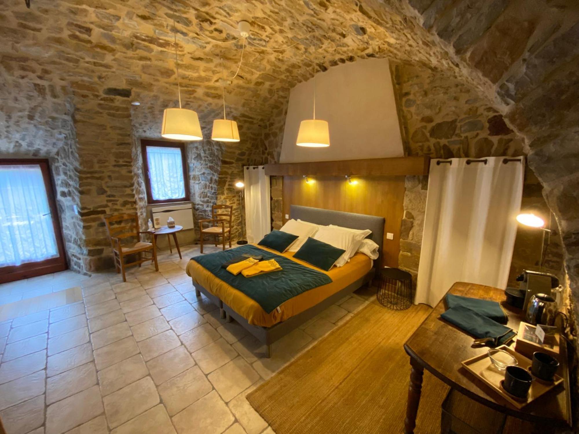 Les Caselles, Gite Et Maison D'Hotes Saint-Beauzely 外观 照片